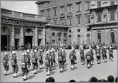 Statens Järnvägar SJ driftvärn, Karlshamns division, vaktavlösning på Stockholm slotts yttre borggård.