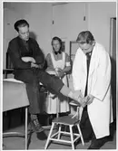 I behandlingsrummet på läkarexpeditionen vid Hagalund.