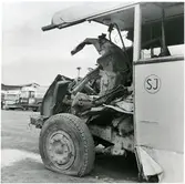 Statens Järnvägar, SJ Buss 1071 efter kollision.