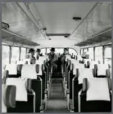 Resenärer ombord på buss.