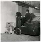 Arbete med gaffeltruck.