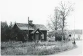 Mossbo banvaktstuga, på sträckan mellan Nöttbo och Orrskog.