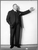 Generaldirektör Axel Granholm presenterar Statens Järnvägar, SJ.