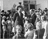 Elektrifieringsinvigning av banan Borås-Strömstad. Här görs ett stopp i Lysekil där Ordförande i Statsfullmäktige ska hålla tal, i mitten syns Generaldirektör Erik Upmark.