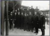 Gruppfoto av resgodspersonalen på stationen i Hallsberg.