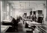 Gruppfoto från maskinbyråns ritkontor omkring 1900.