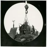 Demontering av eldpanna på Trafikaktiebolaget Grängesberg Oxelösunds Järnvägar, TGOJ D 34 med hjälp av kran.