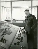 Trafikaktiebolaget Grängesberg Oxelösunds Järnvägar, TGOJ personal i kontrollrum.