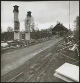 Två skorstenar efter riven byggnad mellan Storå och Stråssa.