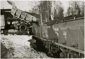 Lastning av malm från dumper till malmvagn vid Håksberg 1964.