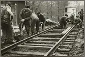 Arbete med att byta räls på linjen mellan Eskilstuna och Nybybruk 1960.