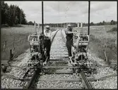 Spårriktningsmaskin i verksamhet.