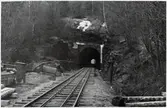 Banarbete vid Bohusbanan inför elektrifieringen. Decauvillesystemet användes som provisoriska banor under uppbyggnaden.