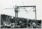 Kontaktledningar på bron vid Stäket, på sträckan mellan Stäket och Kungsängen.
