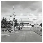 Järnvägsövergång vid Arrie södra, sedd från vägen.