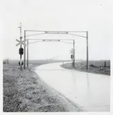 Järnvägsövergång vid Källs Nöbbelöv på linjen mellan Svalöv och Teckomatorp.