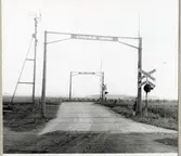 Järnvägsövergång vid Rögle norra på linjen mellan Vegeholm och Kattarp.