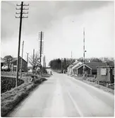 Järnvägsövergång vid hållplatsen Östra Kärrstorp.