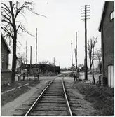 Järnvägsövergång vid södra infarten till Hammenhög station, på sträckan mellan Gärsnäs och Borrby.
