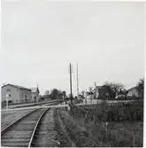 Järnvägsövergång strax öster om Gärsnäs station, på sträckan mellan Smedstorp och Östra Tommarp.