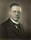 Sven Adolf Oscar Wetter trafikchef Halmstad-Bolmens Jvg 1927-1939. 
VD och chef vid Halmstad-Bolmens Jvg 1940-1947.
personalia på baksida av ram