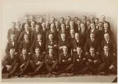 Lokpersonalen vid Sundbybergs lokstation 26/1 1919 i samband med lokstrejken. Främre raden; Eriksson ex lokeldare emigrerat till USA,K.F. Hedlund,Edvin Söderberg, Emil Boström, Linus Andersson, Emil Öbrink, Joel Nordström, G. Gustavsson. Rad nr 2 fr.v.; Karl F. Nyström, J.V. Eklund, A.G. Andersson (Sala A), John Jonsson (Värmlands John), A.G. Ljungberg, Verner Egnell, K.A. Gustavsson, Ch. Börjesson, J.E. Bergström. Rad nr 3 fr.v.; K.G. Alba, A.E. Pettersson, Oskar Norgren, J.E. Söderström, Alex. Leonardsson, Hugo V. Roos, Hugo Ahlén, Henrik Persson, K.A. Lundman, K.F. Lundin, Karl Cedervall, John Johansson, P.A. Persson, P.A. Örtlund, G.R. Forss, Rundström, Johansson, G.O. Danielsson, Eskil Lindskog. Bakre raden fr.v. Petrus Brandt, Lundberg, Svanberg, A.N. Spetsman, M. Johansson, E. Hedlund,K.J.A.Lindén, Linus Larsson,K.V. Schröder, Birger Sandgren.