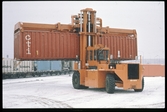 Containerlastning/lossning med truck GD-3219.