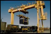 Lastning med containerkran.