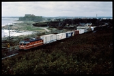 Godståg med ellok. Statens Järnvägar, SJ Rc5 1374, tiillverkat 1985 av ASEA.