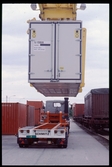 Lastning av Statens Järnvägar,  SJ container 1239518 till lastbilssläp.
