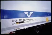 Vagnmärkning på en container. Statens Järnvägar, SJ 1361 002 container.