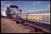 Godsvagnar märkta Cargowaggon vid tågfärja.