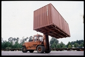 Godshantering med containertruck, vid Borås godsterminal.