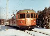 Trafikaktiebolaget Grängesberg - Oxelösunds Järnvägar, TGOJ Yoa104 rälsbusståg på linjen mellan Mellösa och Flens Övre under vintertid.