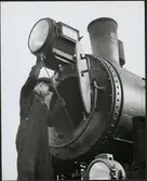 Tömning av aska från Trafikaktiebolaget Grängesberg - Oxelösunds Järnvägar, TGOJ S3 51.