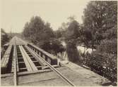 Järnvägsbro på linjen söder om Flen.