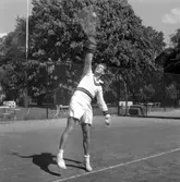 Californisk tennismästare.
5 augusti 1958.