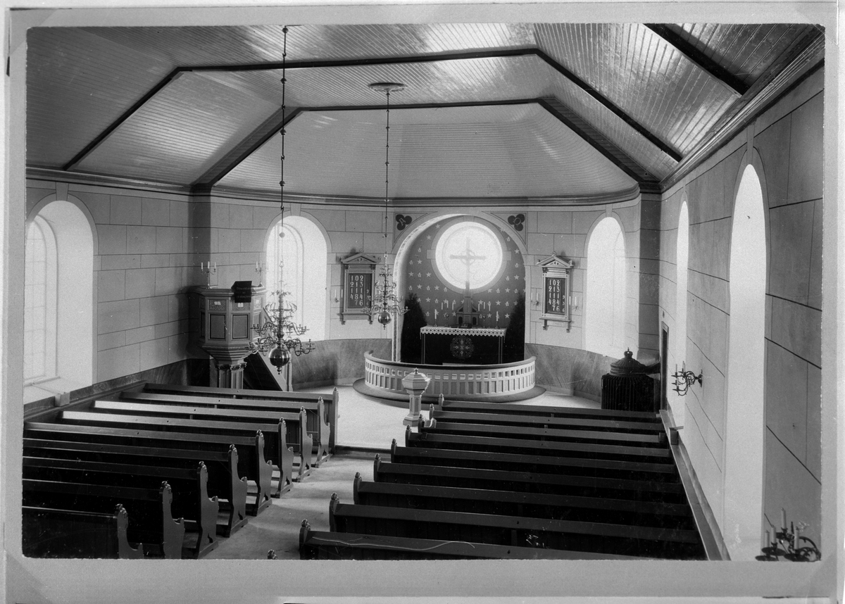Ludvig Ericson, Värings kyrka, interiör mot öster