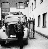 Kent Josefsson framför Alingsås Bryggeris lastbil.