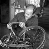 Totta Anderssons cykel.
11 september 1958.
