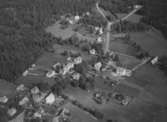 Flygfoto  över Broaryd i Södra Hestra socken, Jönköpings kommun. Nr M 649.