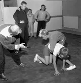 Brottning på fritiden.
24 september 1958.