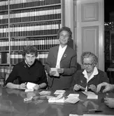 Rösträkning.
2 oktober 1958.