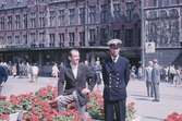 Roland Burman och kollega framför Centralstationen