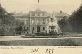 Länsresidenset med Bolinderska fontänen i förgrunden.