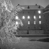 Örebro slott i kvällsbelysning.
November 1956.