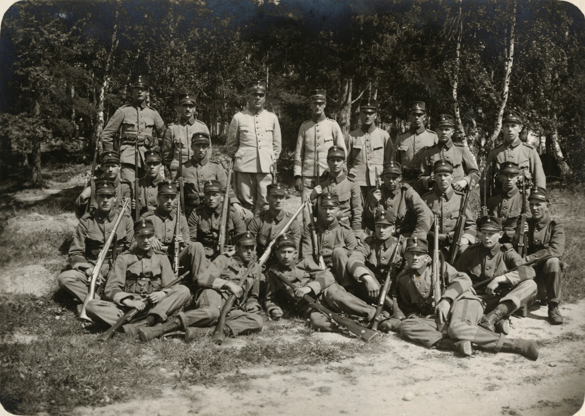 Unknown artist, Photo album containing pictures from the time 1917-1926 depicting soldier life and leisure at Vaxholm’s branch department I 26.
