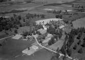 Flygfoto över Marbäck och Marbäcks kyrka i Aneby Kommun. P 138