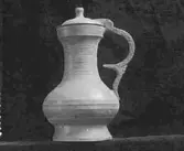 KANNA AV TENN FUNNEN I EN MOSSE.

Akvamanil = Handfat, tvättkärl.