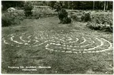 Badelunda sn, Tibble.
Labyrinten Trojeborg från järnåldern i Badelunda.